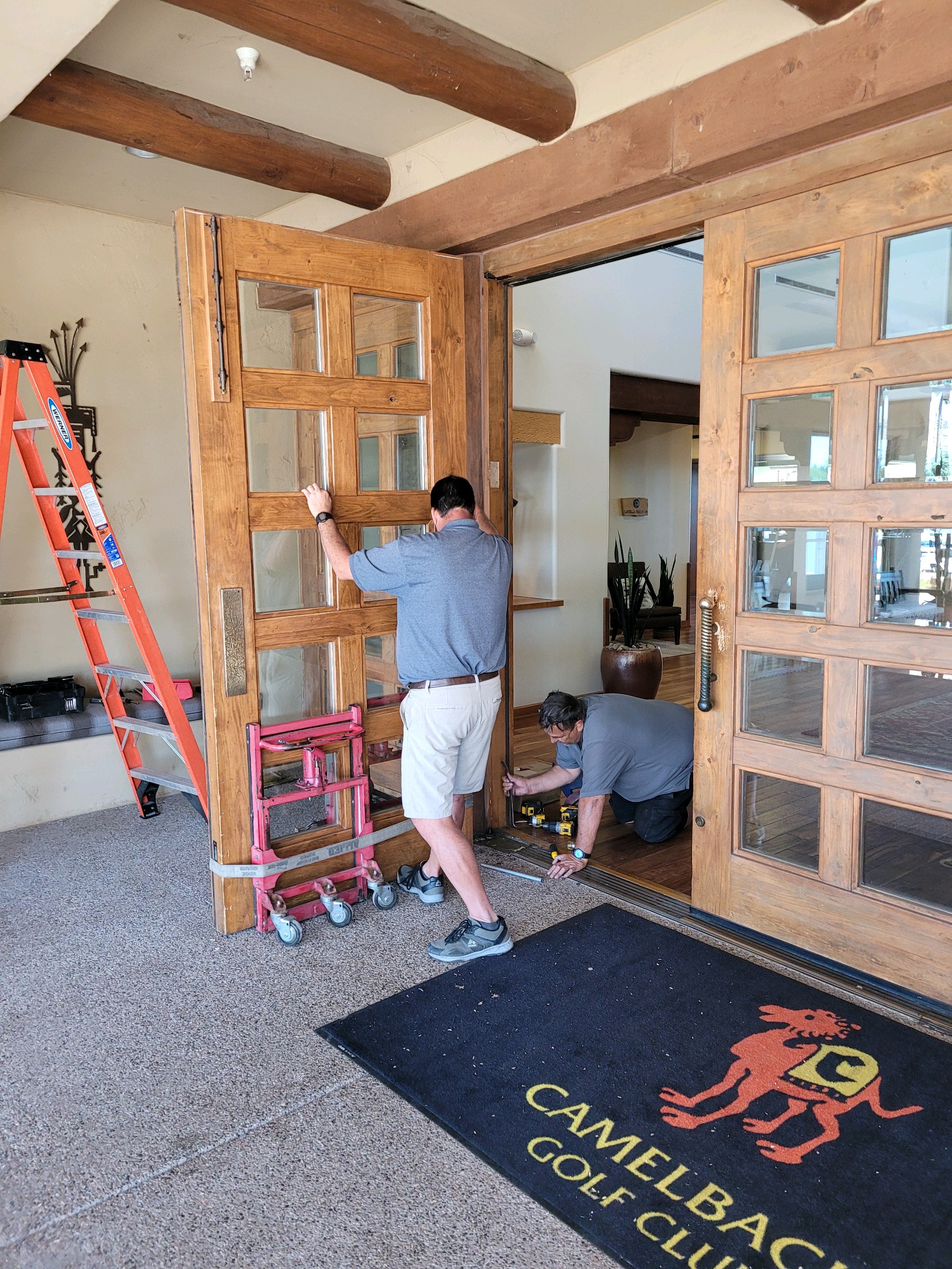 Replacing a floor door closer